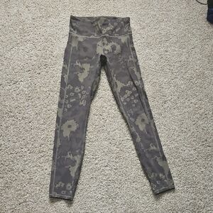 Vuori Women's High-Waist Forrst Green  Camo Jeggings in Olive